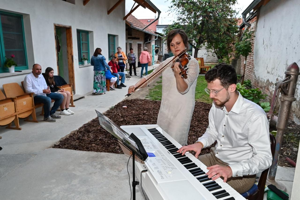 Mirabelka Rakvice Apartment Luaran gambar