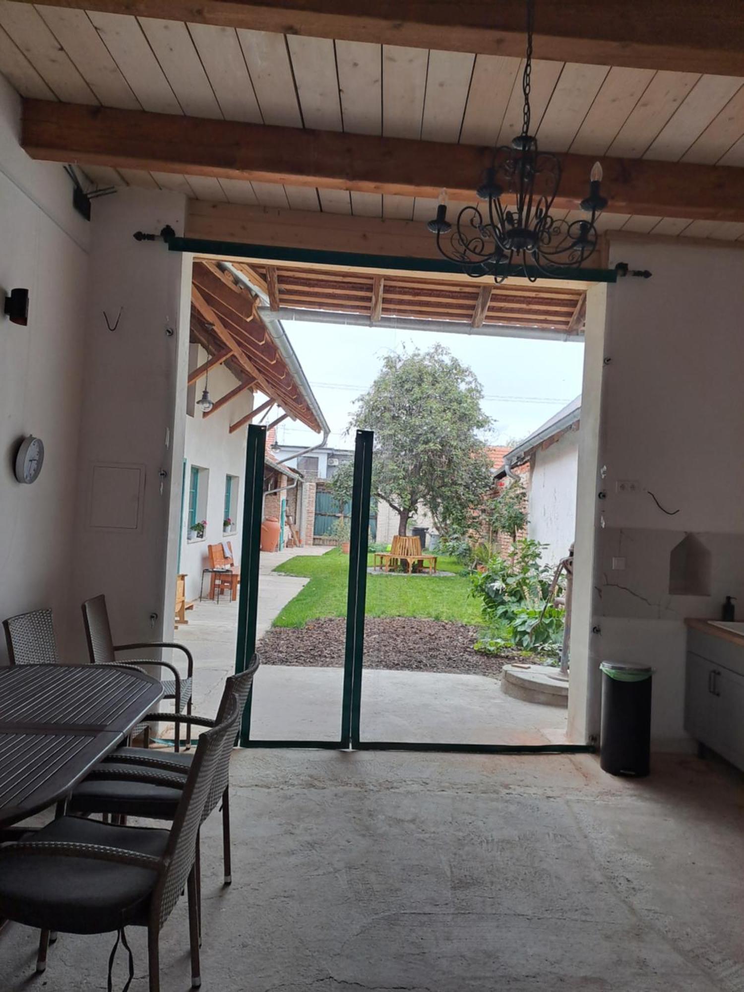 Mirabelka Rakvice Apartment Luaran gambar